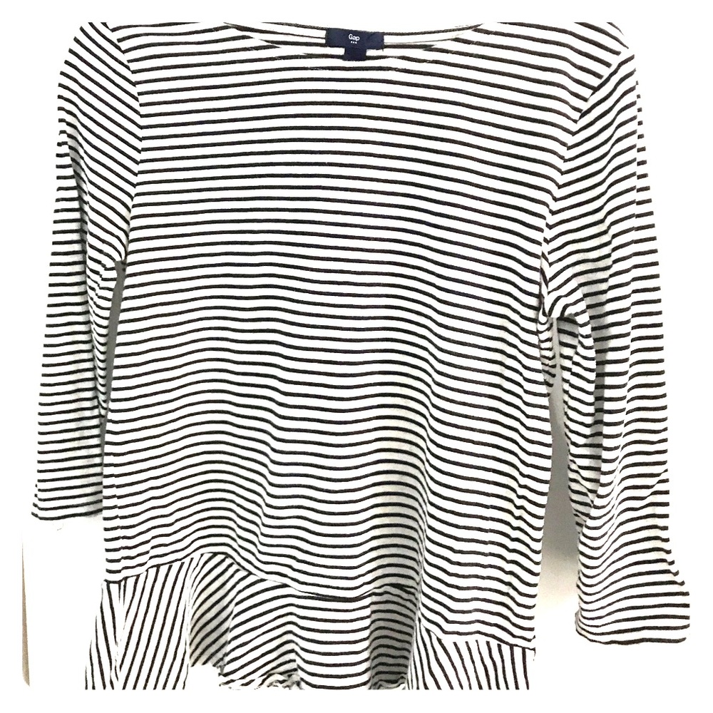 Gap quarter length ruffle blouse